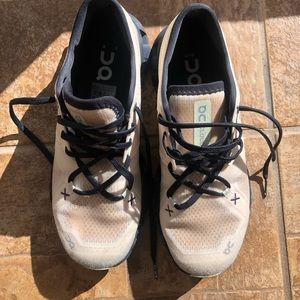 Women’s on Running sneakers size 7 1/2